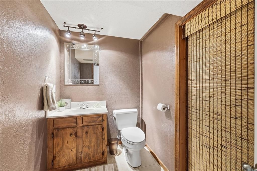 8219 Hardy Street — photo 35