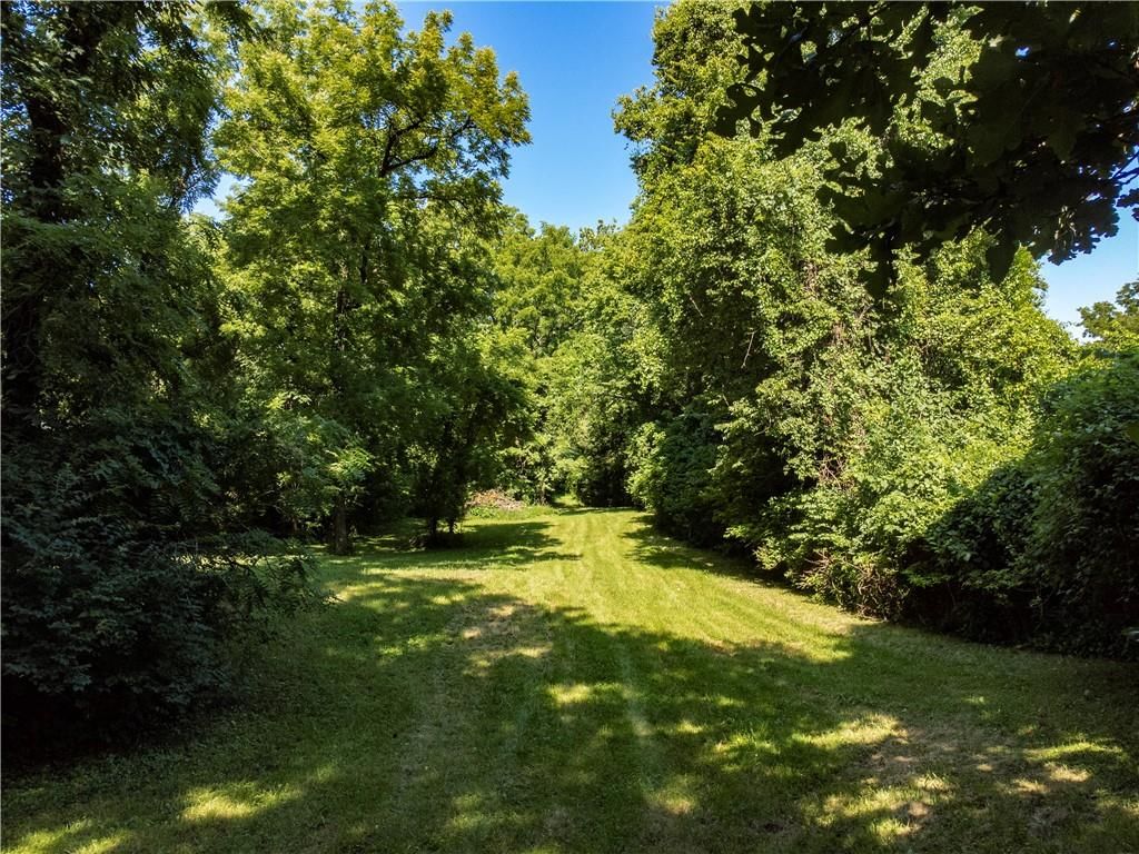 604 N Dickinson Road, Independence, MO: listing photo 2