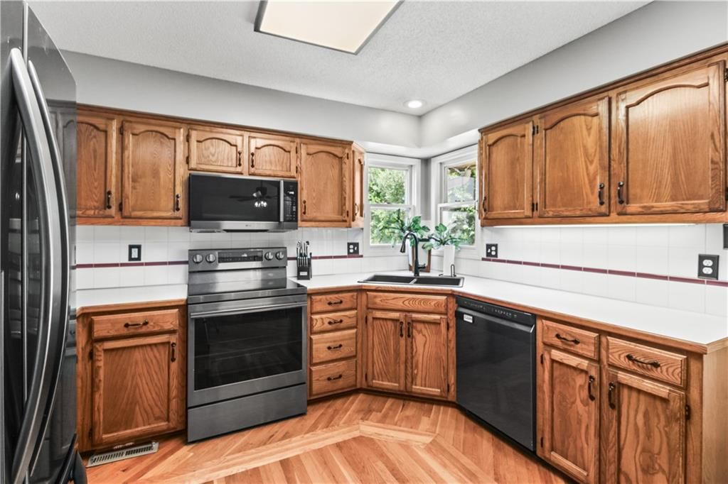 4001 NW Hidden Pointe Drive — photo 8