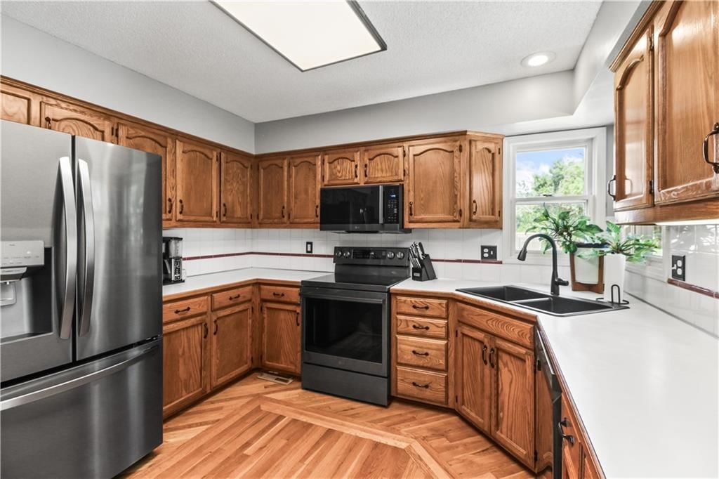 4001 NW Hidden Pointe Drive — photo 9