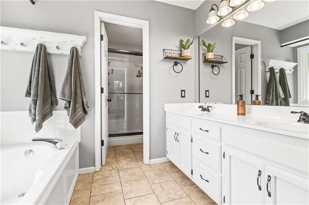 4001 NW Hidden Pointe Drive — photo 18