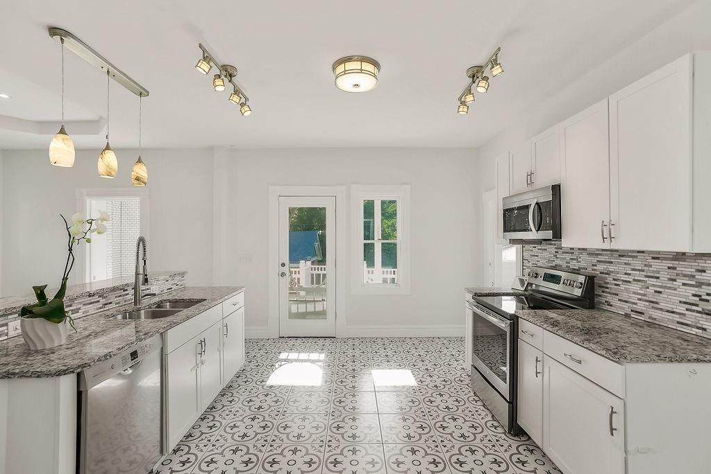 200 Garfield Avenue — photo 11