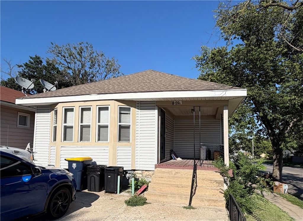 819 Monroe Avenue — photo 1