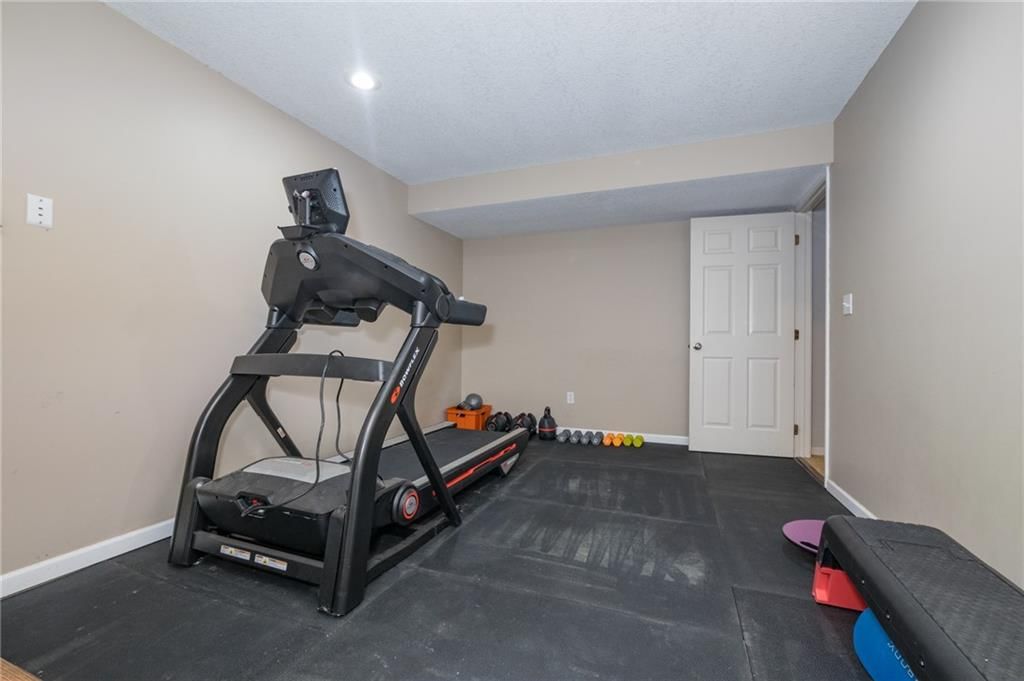 404 DONEGAL Drive — photo 32