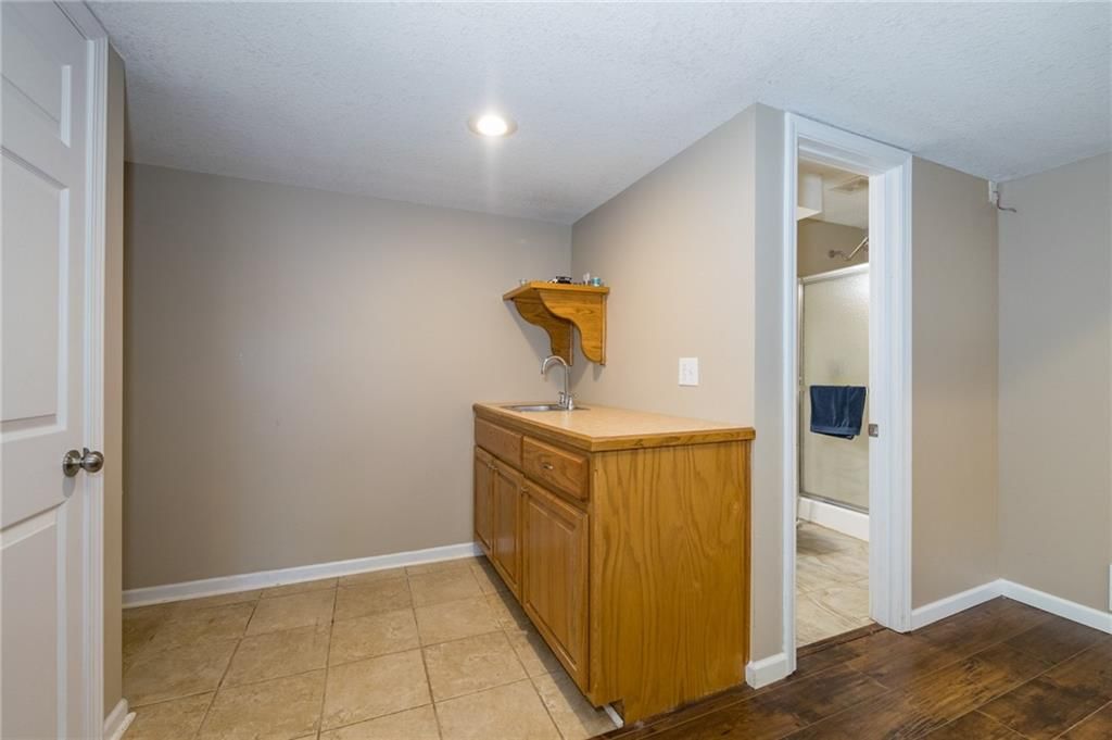 404 DONEGAL Drive — photo 36