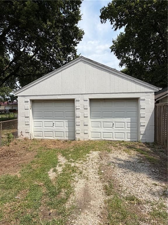 2611 S 36th Street — photo 3