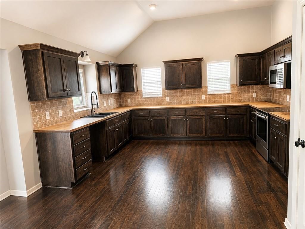 412 Duncan Drive — photo 11