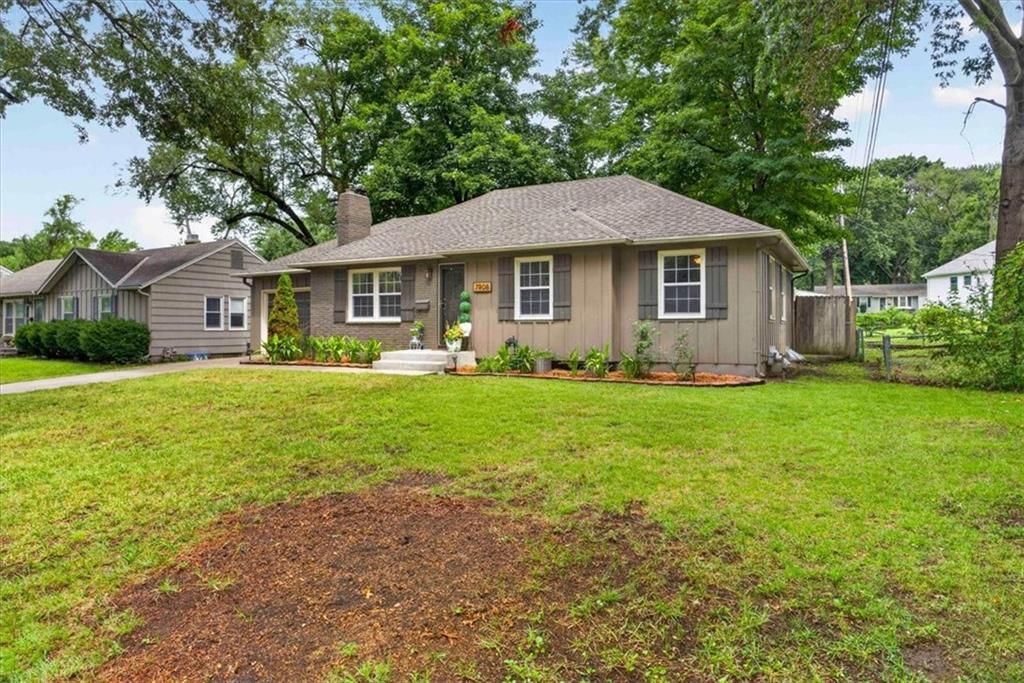 7908 W 92ND Place — photo 3