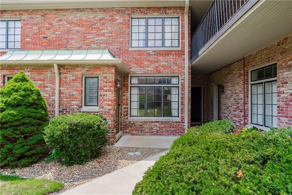 8363 Somerset Drive — photo 1