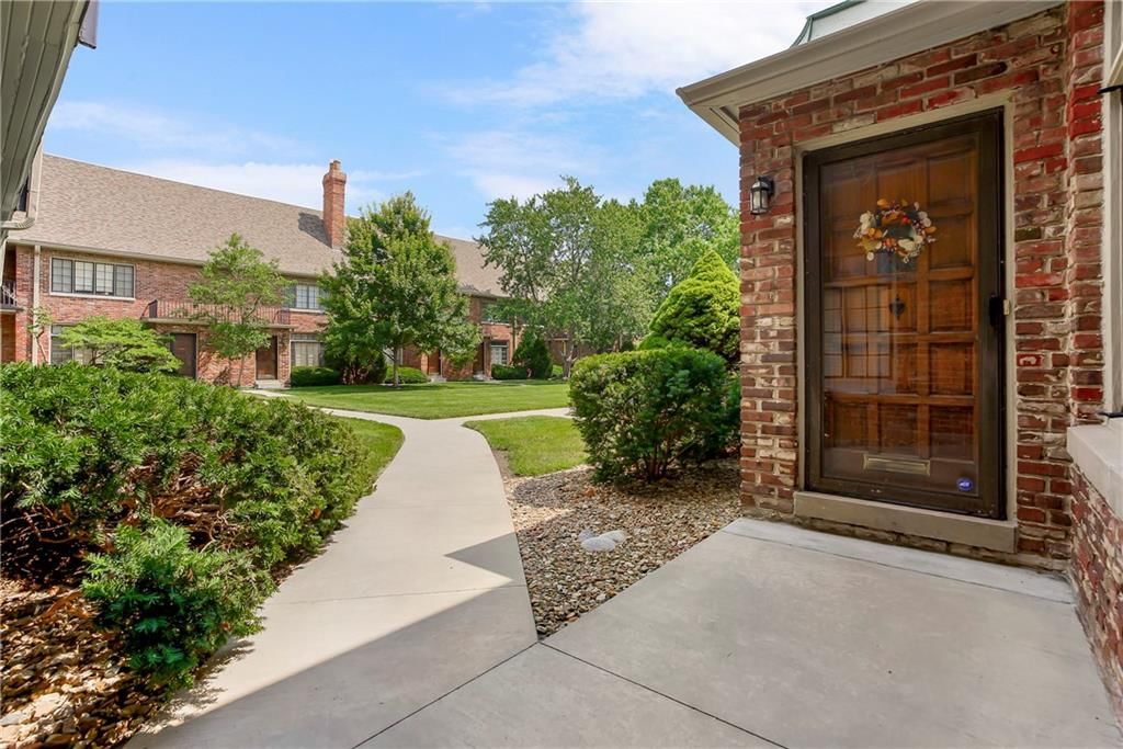 8363 Somerset Drive — photo 2