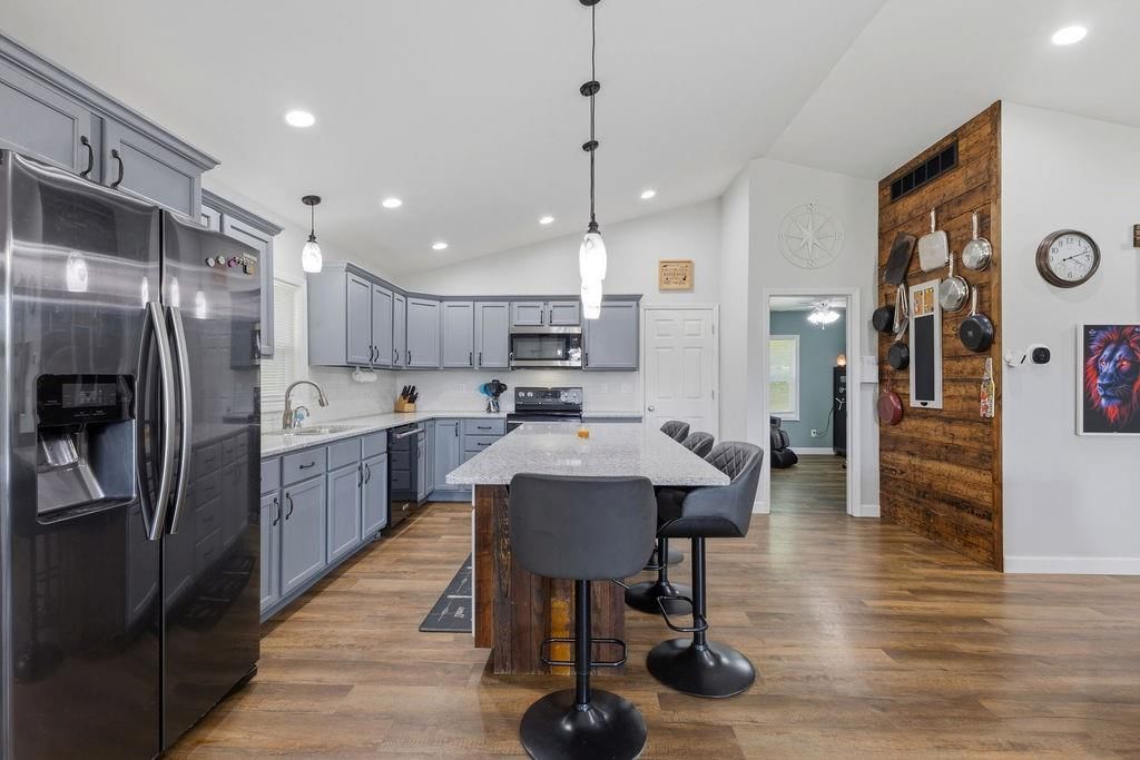 315 Harrington Avenue — photo 8