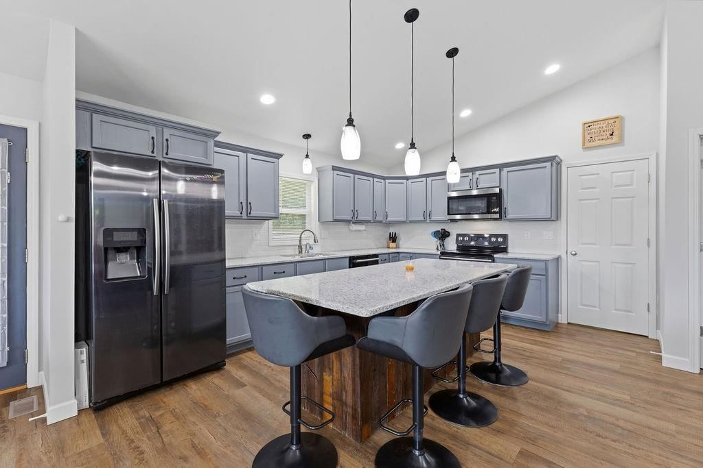 315 Harrington Avenue — photo 9