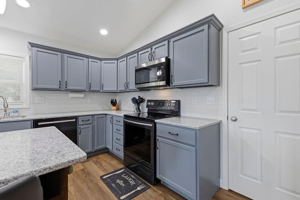 315 Harrington Avenue — photo 10
