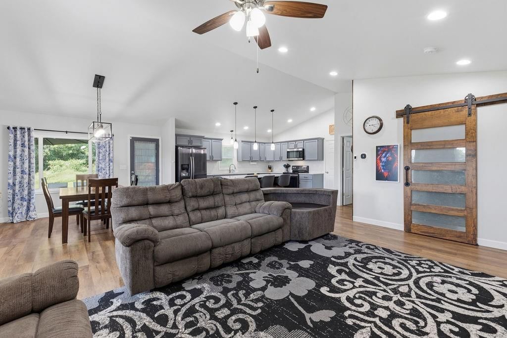 315 Harrington Avenue — photo 15
