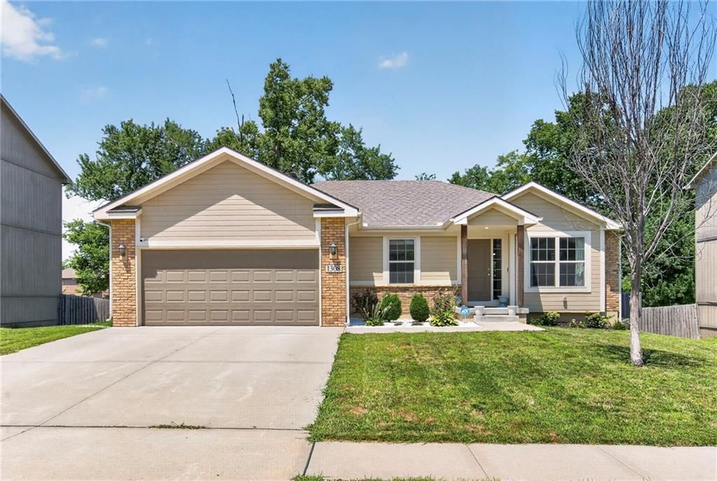 1308 NW Hilltop Lane — photo 1