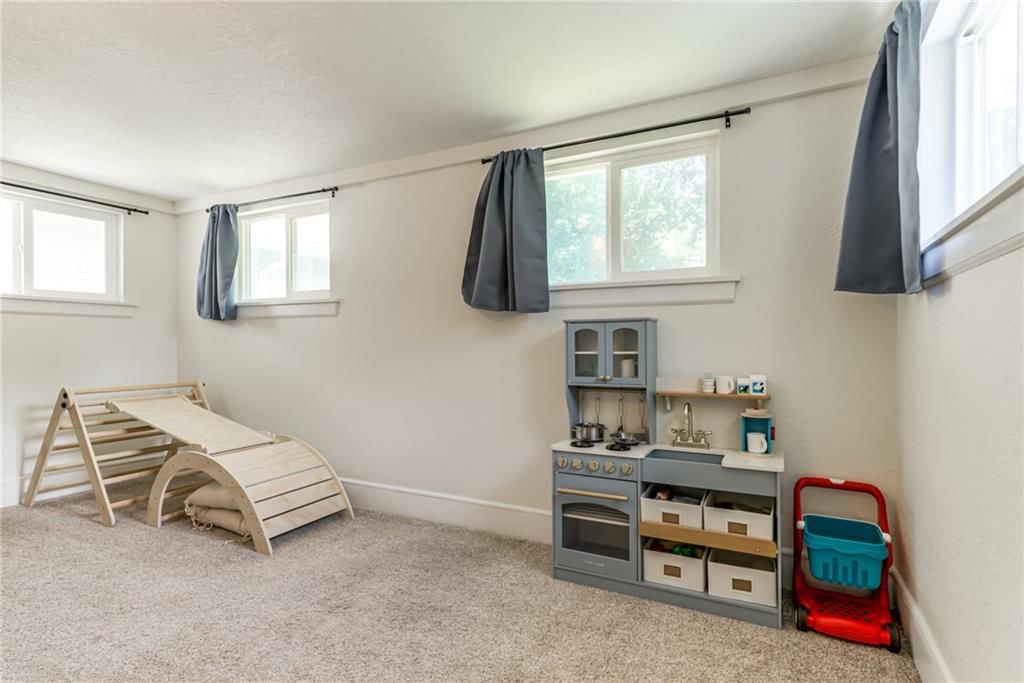 215 Pine Street — photo 32