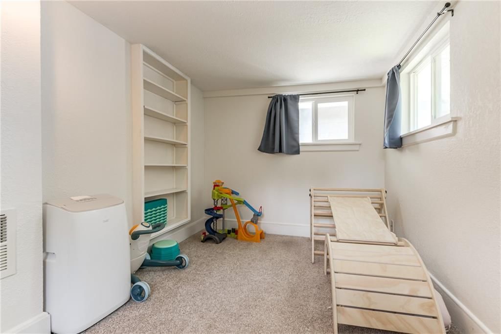 215 Pine Street — photo 33