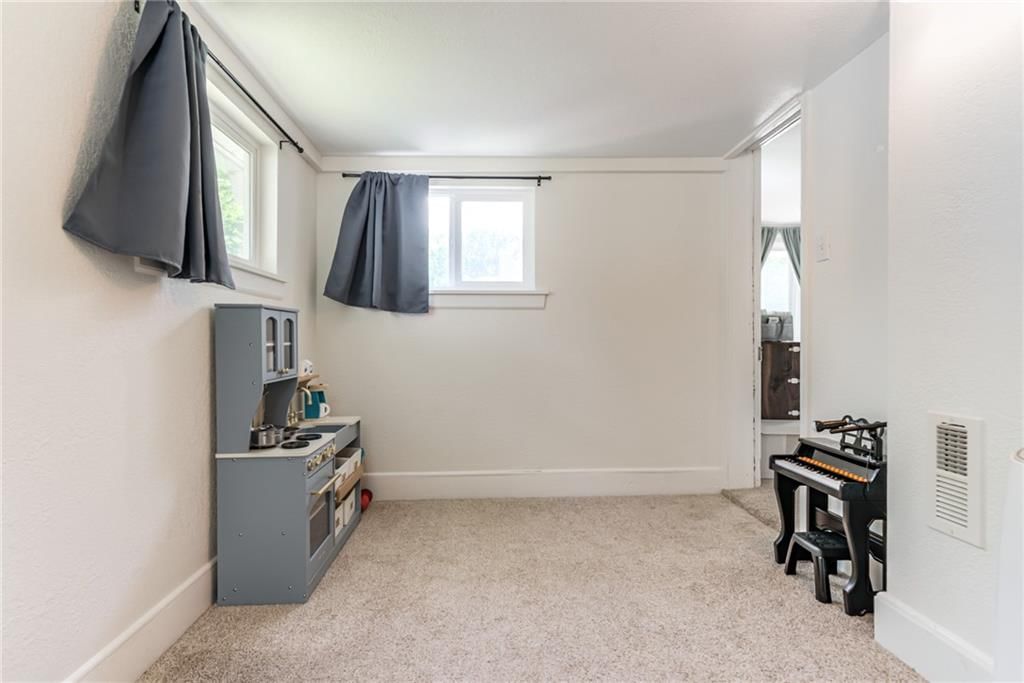 215 Pine Street — photo 34