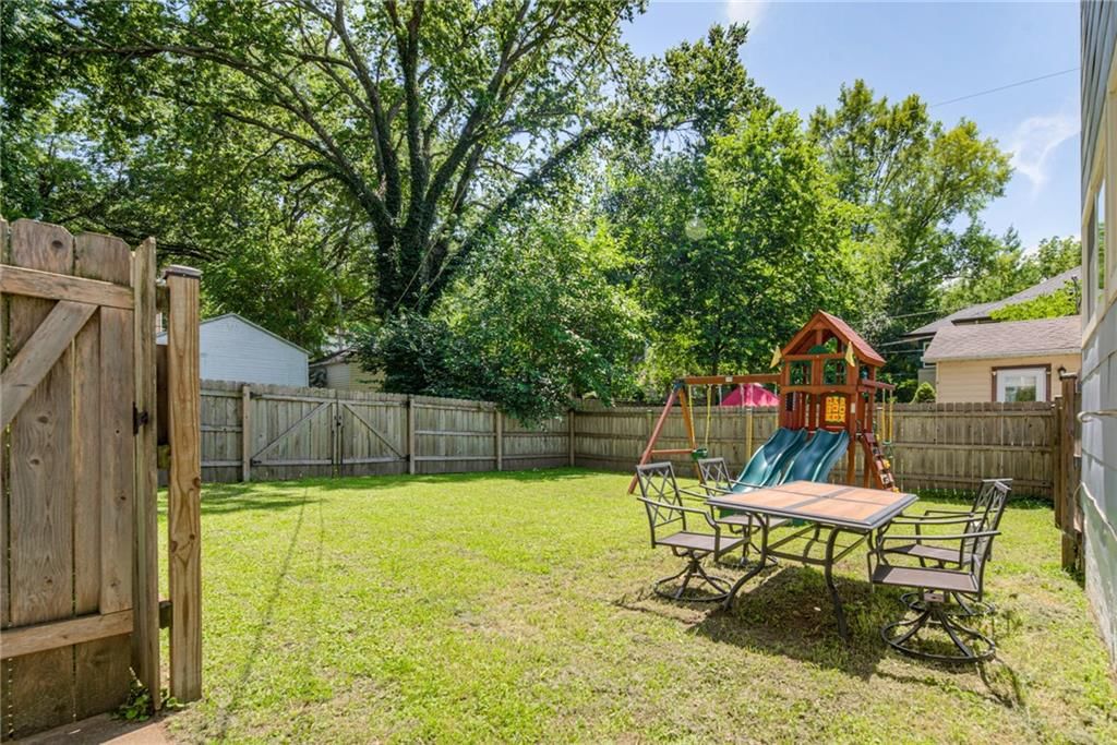 215 Pine Street — photo 41