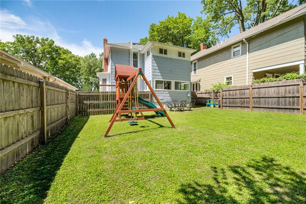 215 Pine Street — photo 43