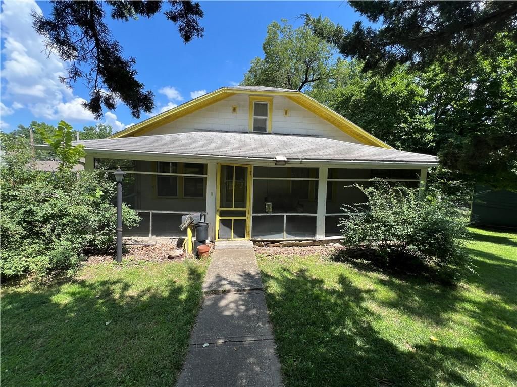8603 Robinson Street, Overland Park, KS