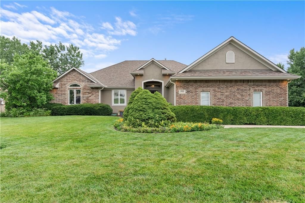 1202 NW Burr Oak Lane — photo 2