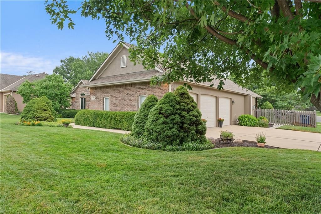1202 NW Burr Oak Lane — photo 3