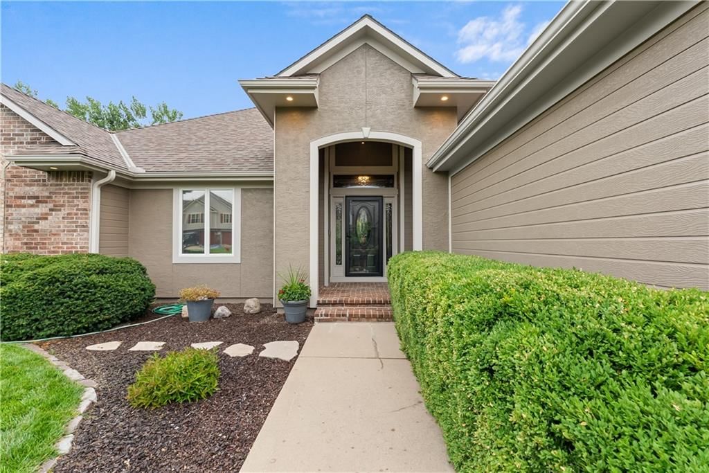 1202 NW Burr Oak Lane — photo 5