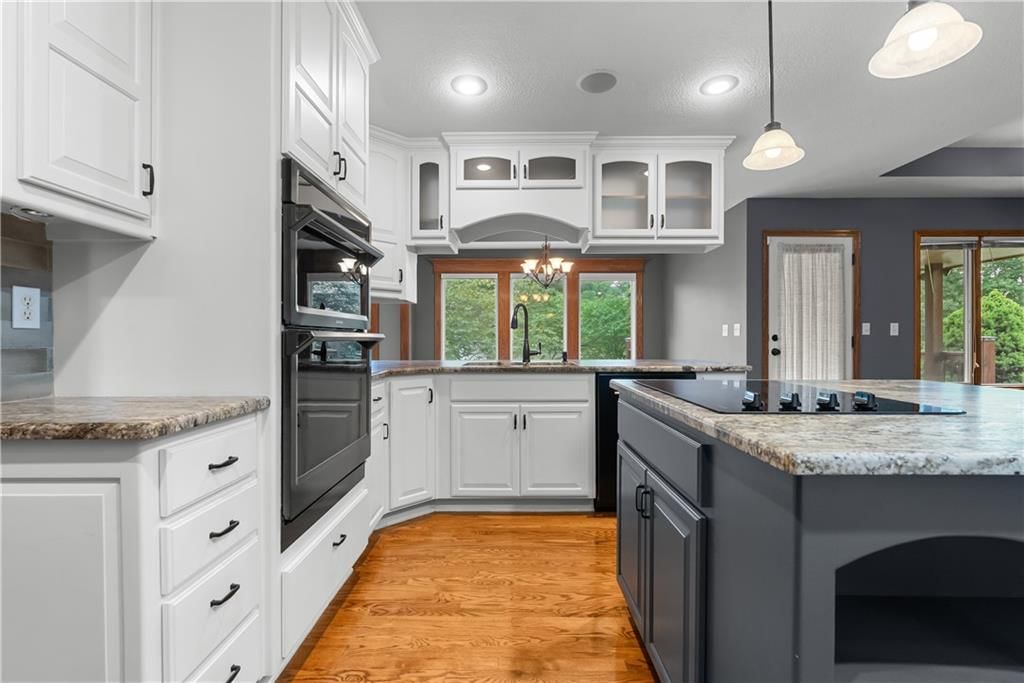 1202 NW Burr Oak Lane — photo 16