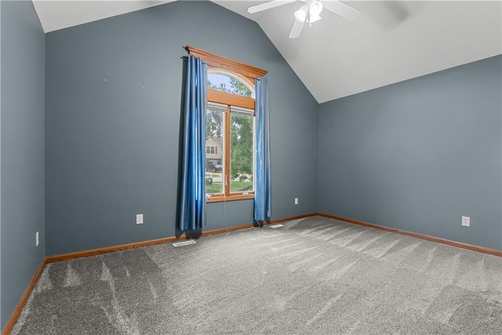 1202 NW Burr Oak Lane — photo 29