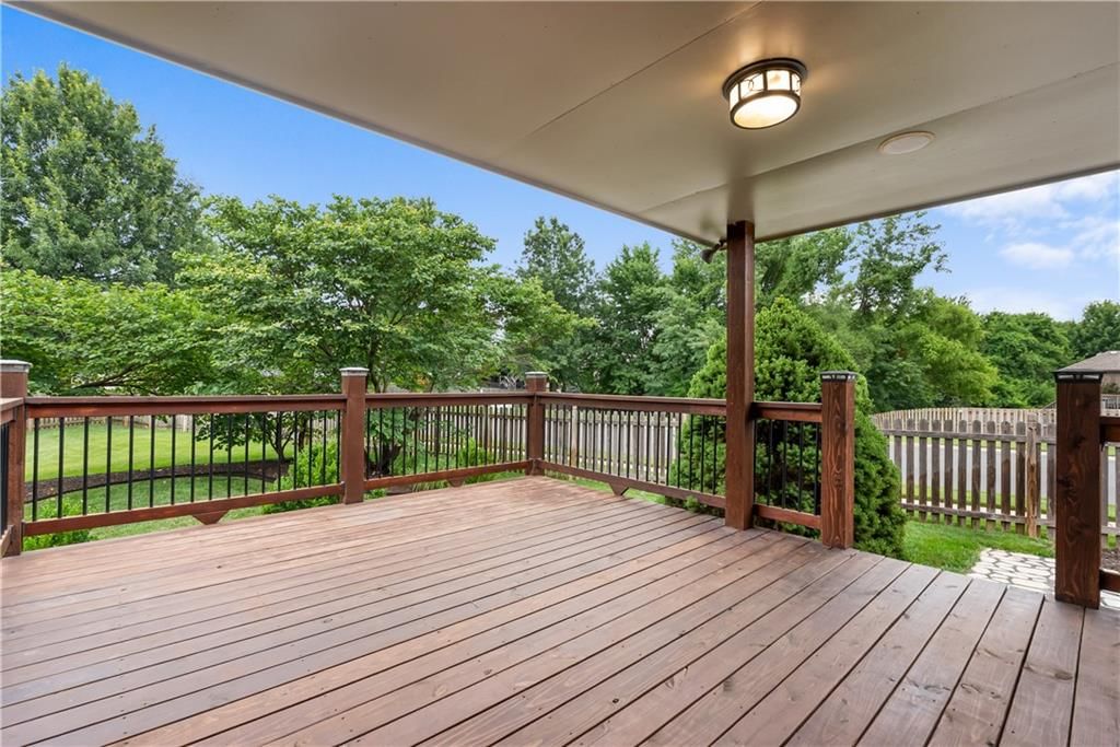 1202 NW Burr Oak Lane — photo 40