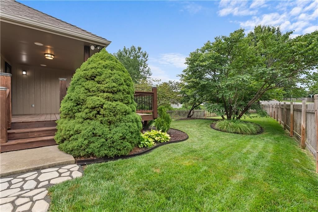 1202 NW Burr Oak Lane — photo 42