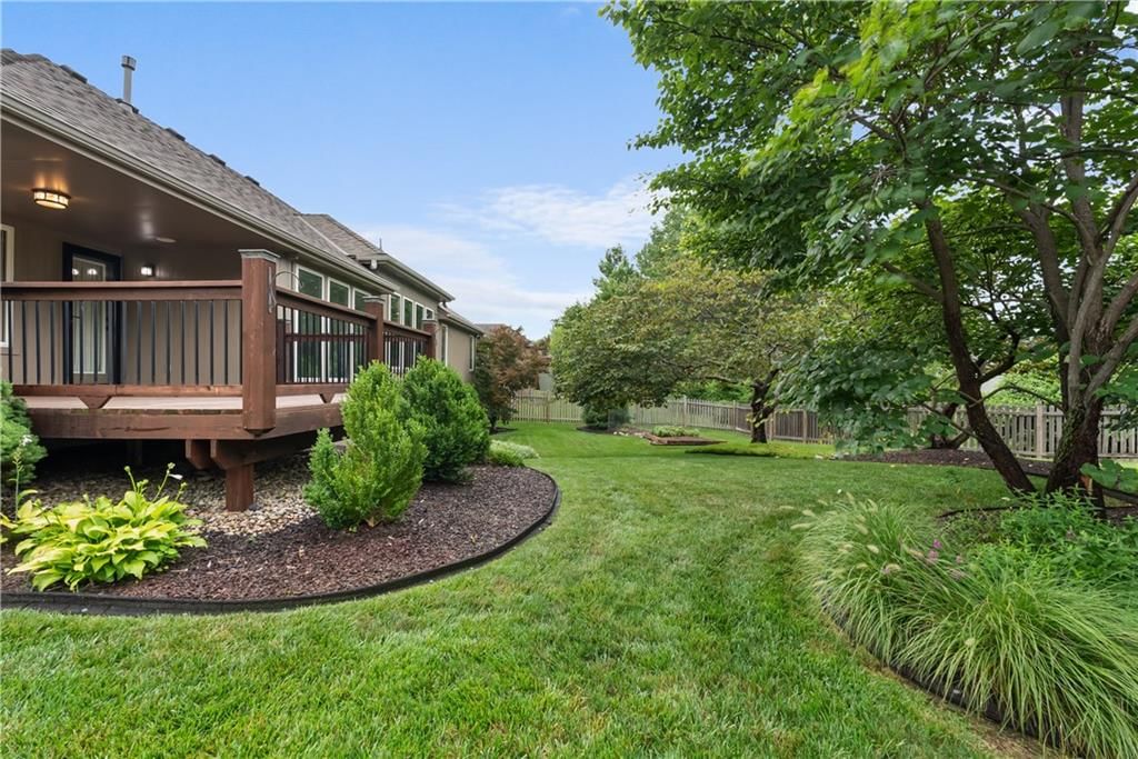 1202 NW Burr Oak Lane — photo 43