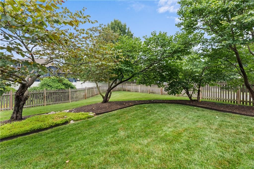 1202 NW Burr Oak Lane — photo 44