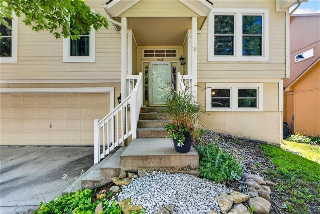 1028 N Crest Drive — photo 4