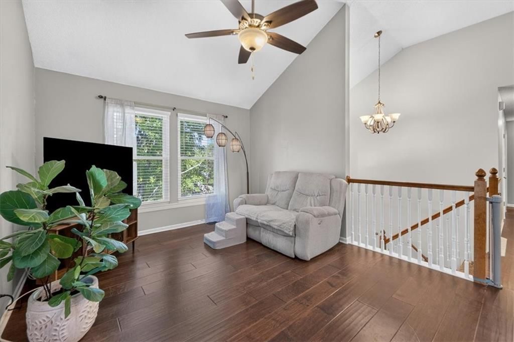 1028 N Crest Drive — photo 5