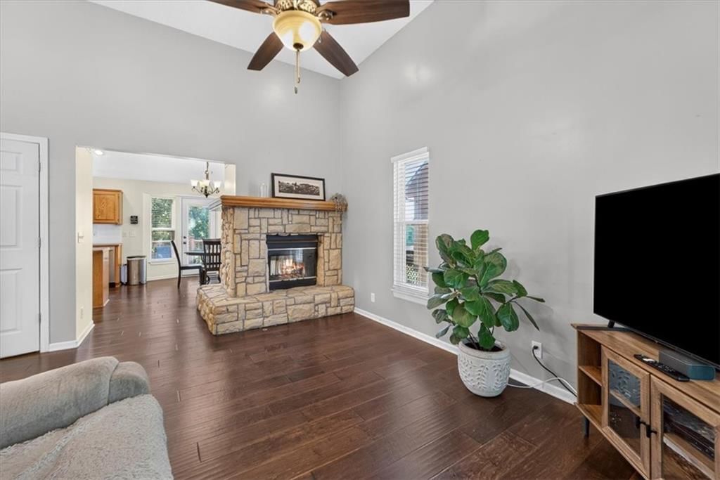 1028 N Crest Drive — photo 7