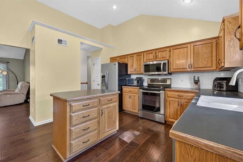 1028 N Crest Drive — photo 15