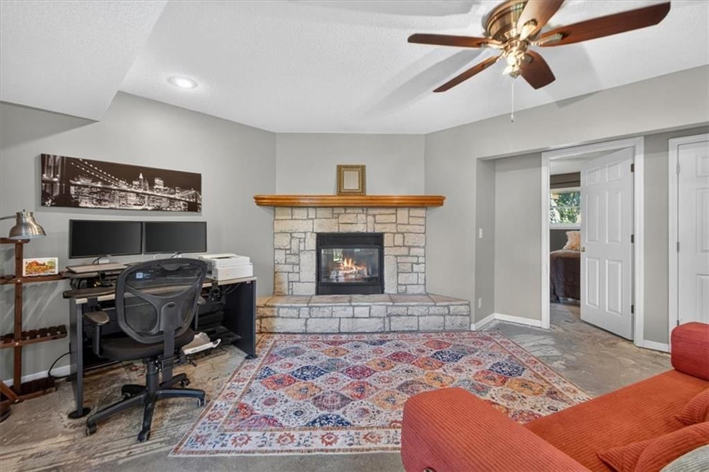 1028 N Crest Drive — photo 26