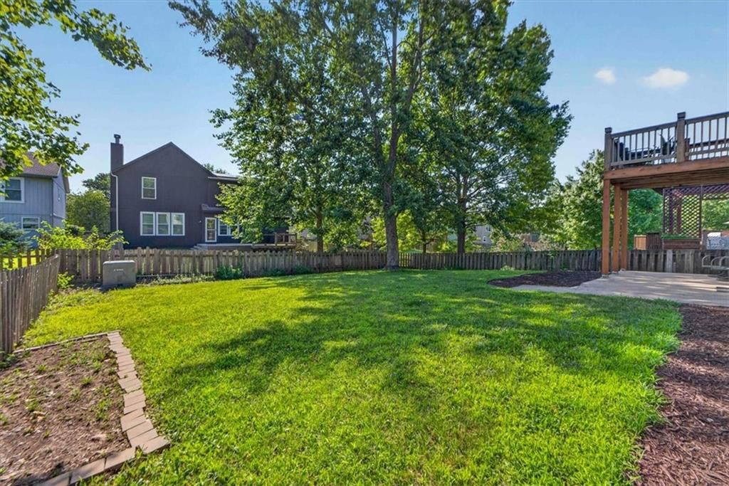1028 N Crest Drive — photo 30