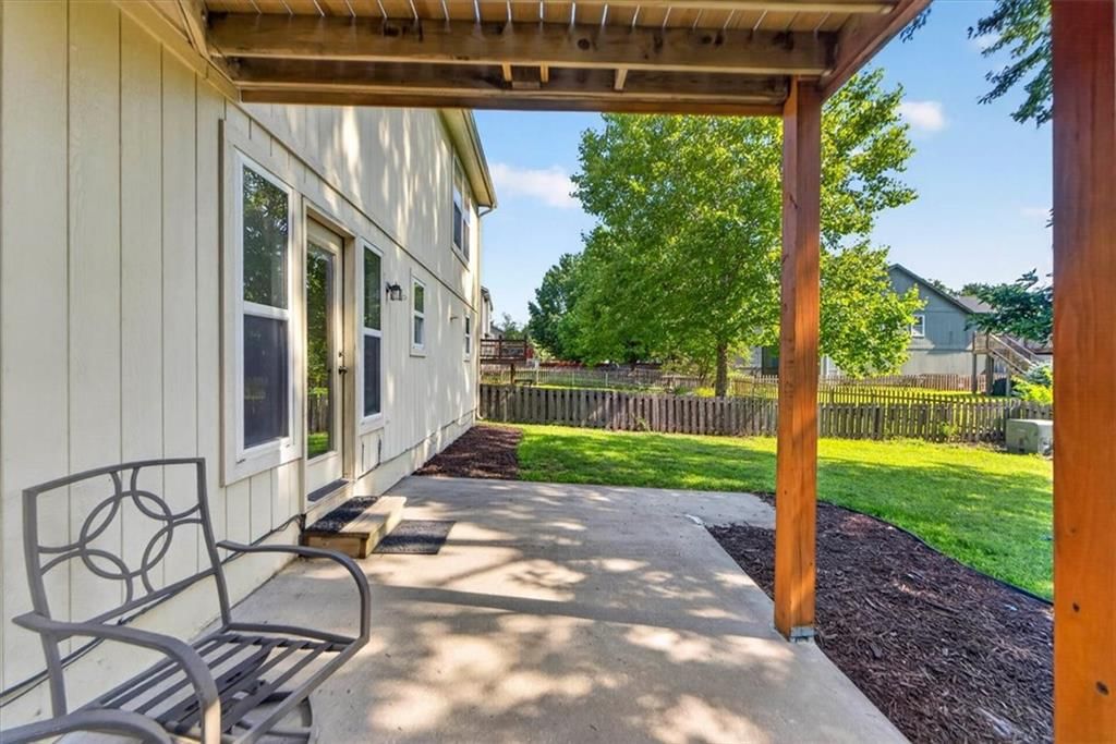 1028 N Crest Drive — photo 32