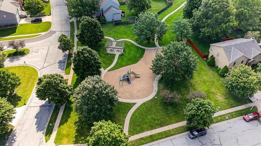 1028 N Crest Drive — photo 37