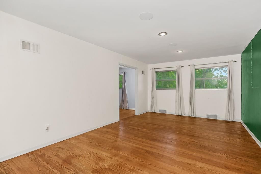 9733 Walnut Street — photo 20