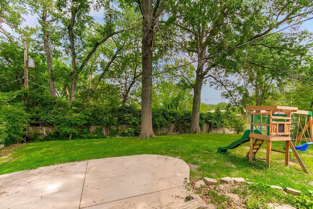 9733 Walnut Street — photo 27