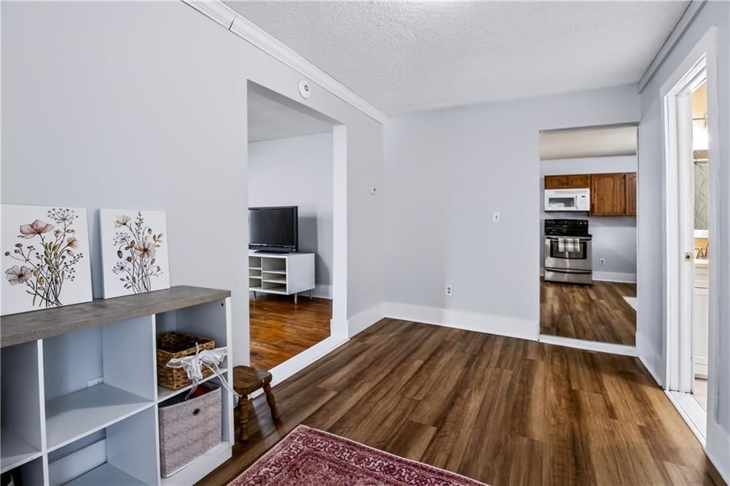 2203 Walnut Street — photo 9
