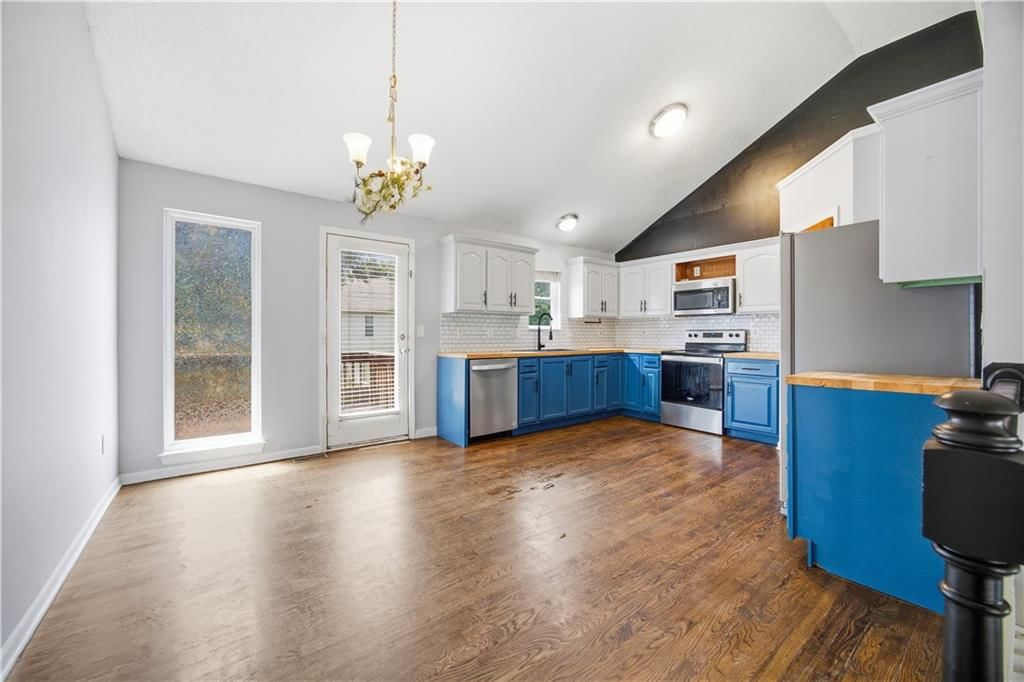 961 Oak Crest Drive — photo 2