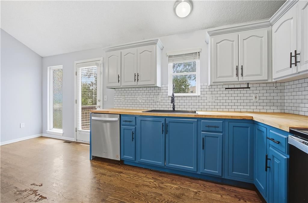 961 Oak Crest Drive — photo 3