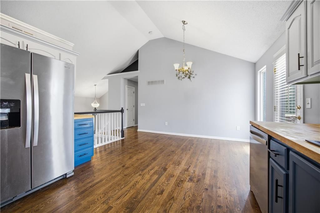 961 Oak Crest Drive — photo 4