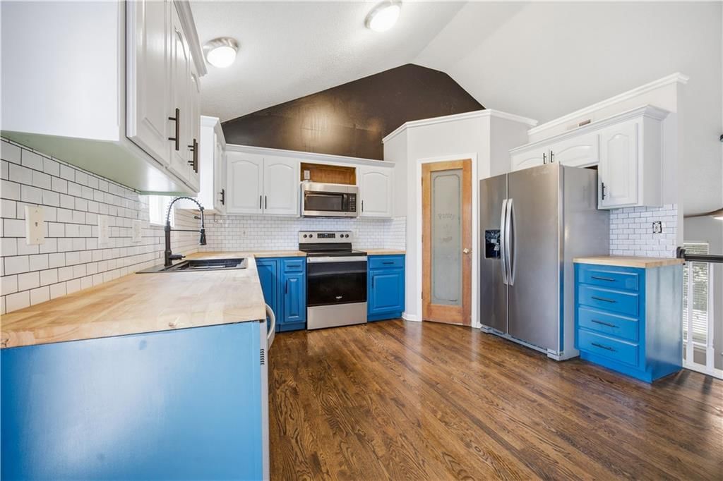 961 Oak Crest Drive — photo 5
