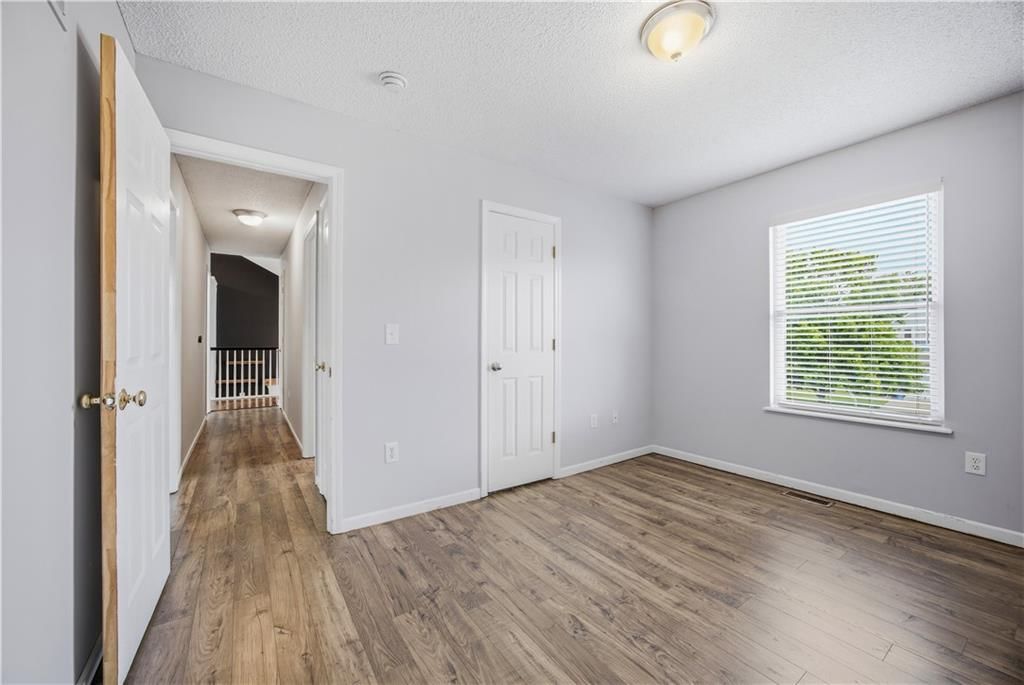 961 Oak Crest Drive — photo 9